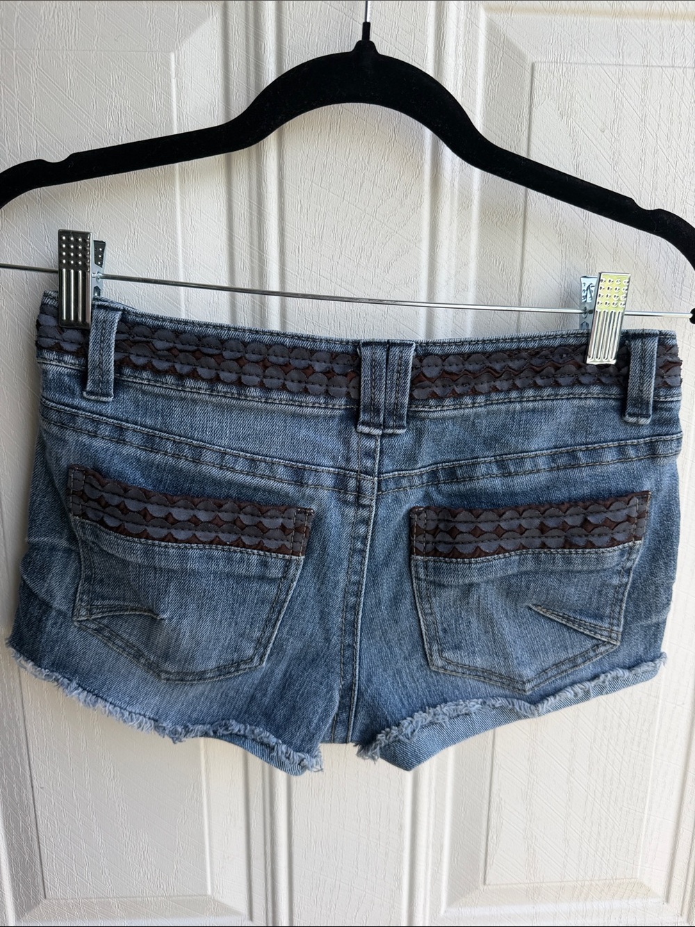 No Boundaries Y2K boho festival Denim Jean Shorts with Braided Trim Size 3 Micro - Picture 4 of 5